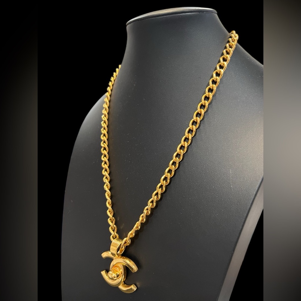 CHANEL Turnlock Gold Plated Chain Necklace with Iconic Pendant - Picture 6 of 11